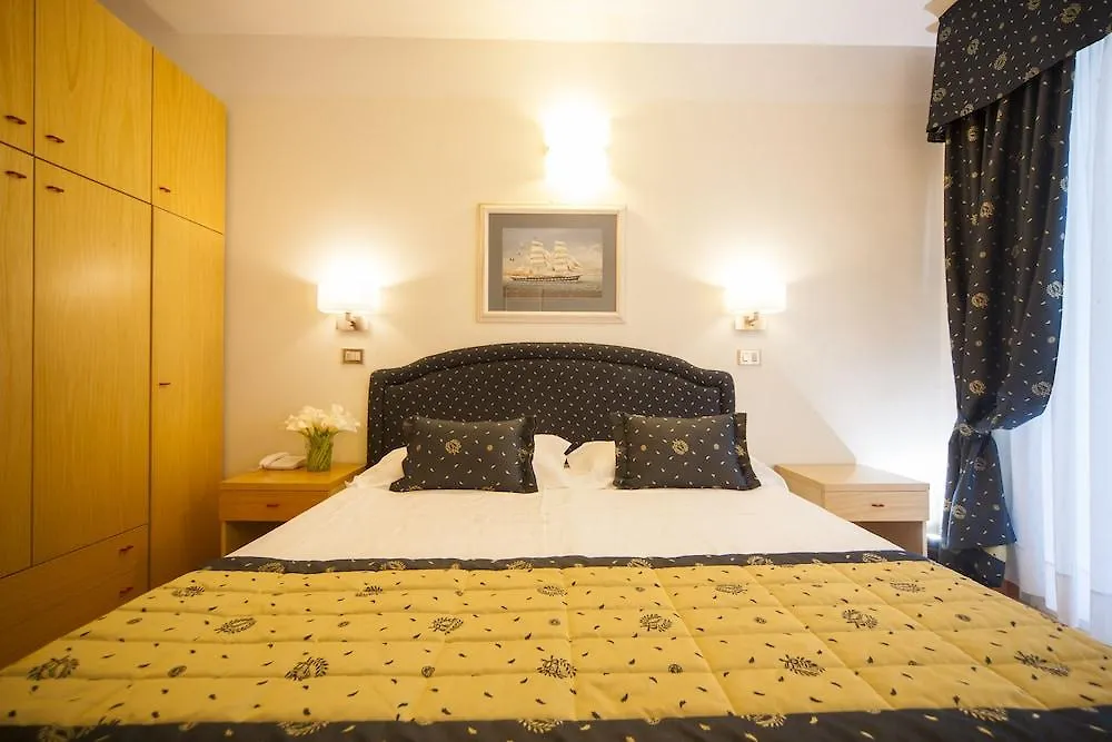 Hotel Mon Cheri Riccione 3*,