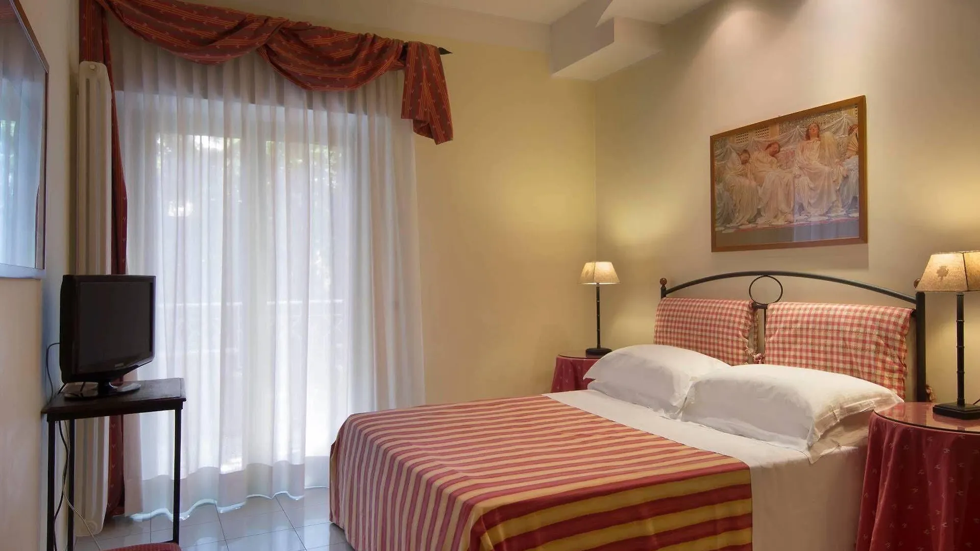 Hotel Mon Cheri Riccione 3*,